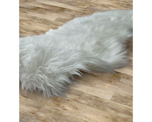 Vit matta på trägolv