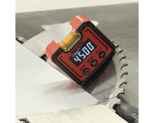 Digitalt vattenpass för vinkelmätning på en cirkelsåg