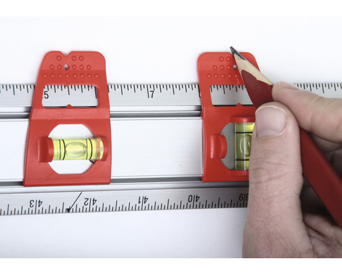 Ett vattenpass med en penna för markering