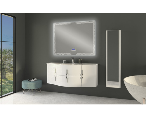 Modernt badrum med belyst spegel, tvättställsskåp, högskåp och pall