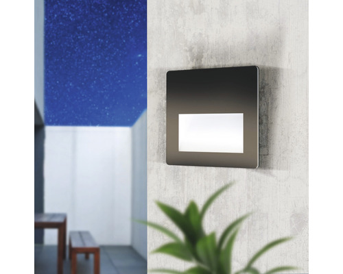 Fyrkantig vägglampa för orientering