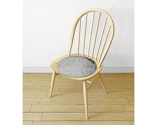 Trästol med rund, grå sittdyna