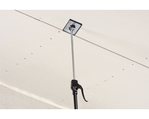 Takkonstruktion monterad under ett tak