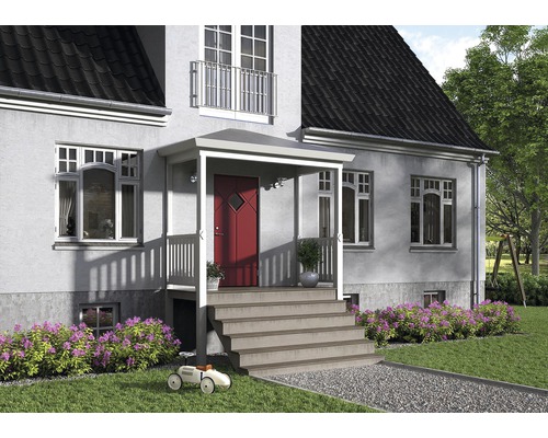 Husfasad med entré, trappa och trädgård
