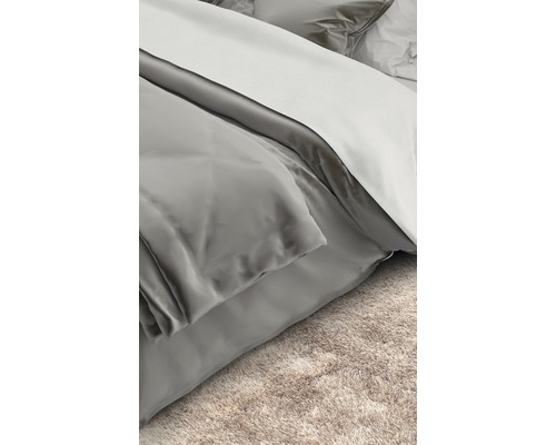 Närbild av sängkläder på en säng