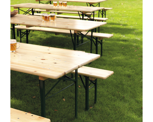 Flera ölset på gräsmatta