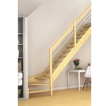 Trätrappa med rostfritt räcke i ljust vardagsrum