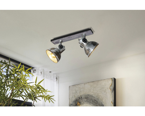 Taklampa med två spotlights i industriell design