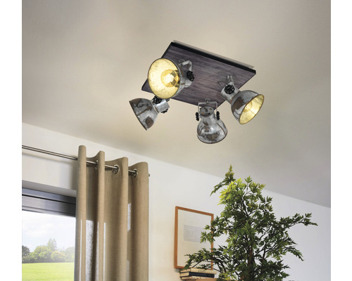 Taklampa med fyra spotlights i industriell design