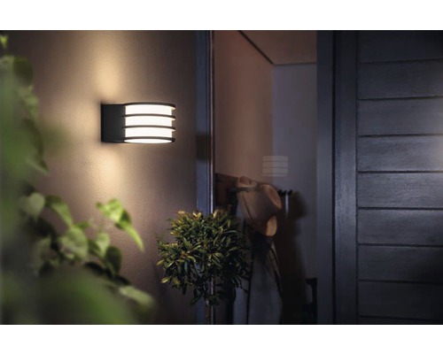 Vägglampa för utomhusbruk på husvägg