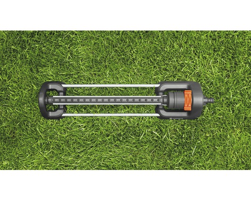 Gardena sprinkler på gräsmatta