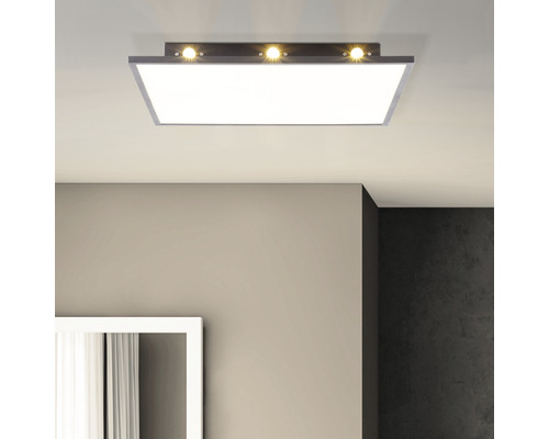 Rektangulär taklampa med tre ljuspunkter för rumsbelysning.