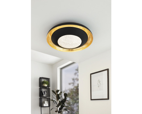 Taklampa med rund design och ljus