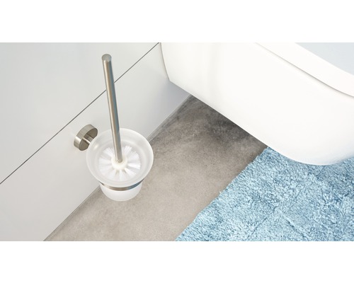 Toalettborste med behållare monterad på väggen