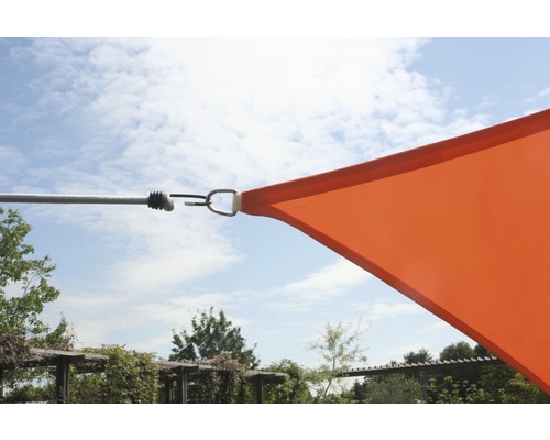 Detaljbild av ett solsegel med fäste på en stång