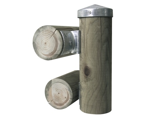 Trästolpe med metallskydd och tvärstag