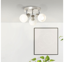 Taklampa med tre spotlights och runda lampskärmar i glas