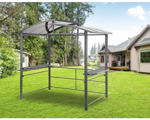 Grillpaviljong med tak och förvaringsutrymme i trädgården