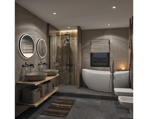 Badrum med dusch, badkar, tvättställ, speglar och toalett i ljus design.