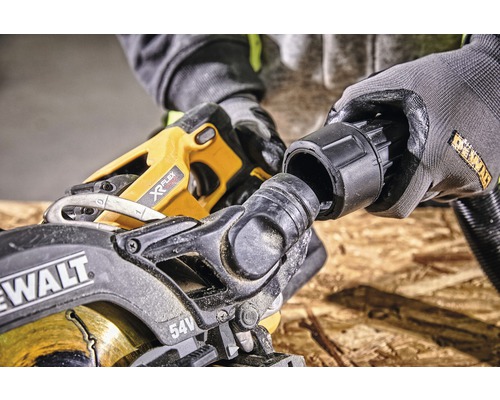 Närbild av en DeWalt handcirkelsåg med dammutsug