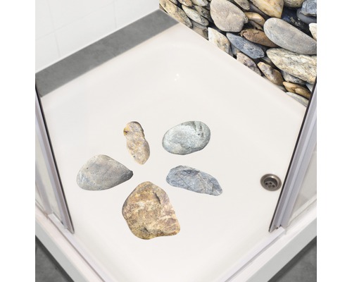 Dusch med motiv av småsten på golvet och väggen