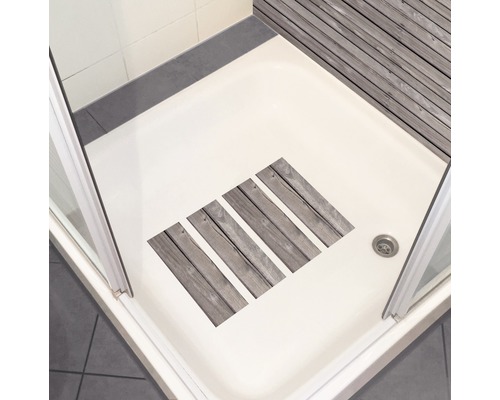 Dusch med duschmatta i trädesign