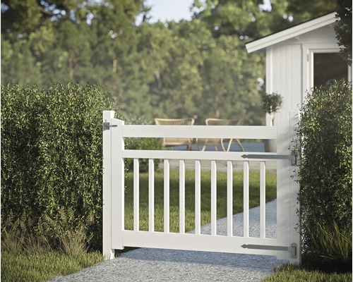 Trädgårdsscen med vitt trästaket och trädgårdsgrind