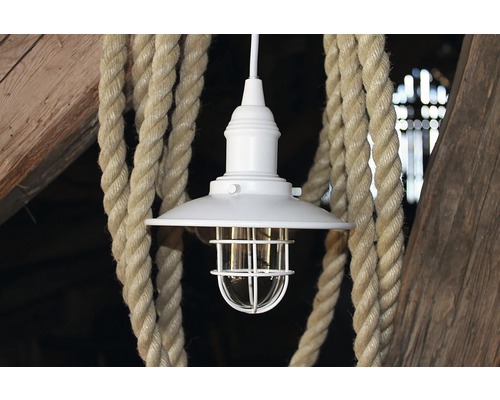 Vit hänglampa med bur och rep i bakgrunden.