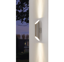 Modern vägglampa i metall för utomhusbruk