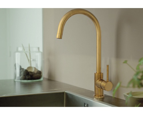 Köksblandare av metall med hög pip