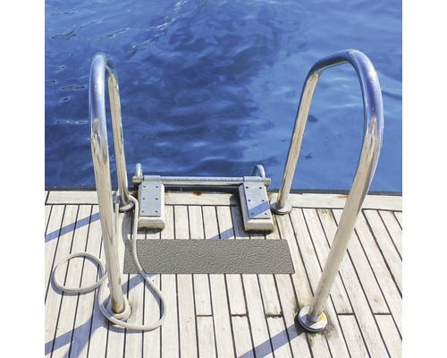 Stege till vatten på trädäck