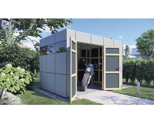 Modernt redskapsbod med öppna dubbeldörrar och motorcykel i trädgården