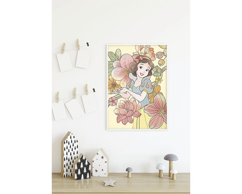 Inramad bild med Snövit och blommor som barnrumsdekoration