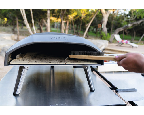 Ooni pizzaugn med rengöringsborste