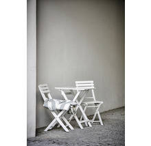 Fällbart bordset med två stolar i trä