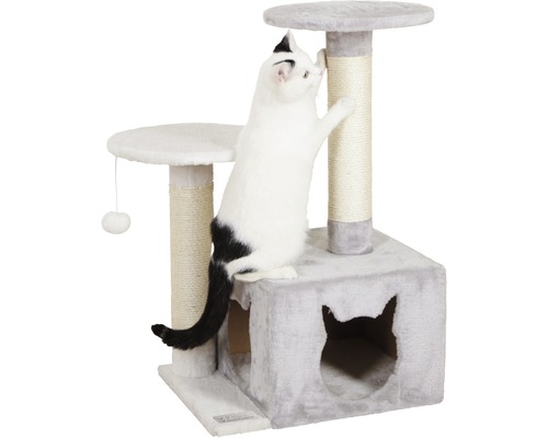 Katt klöser på ett klösträd med liggytor och en grotta