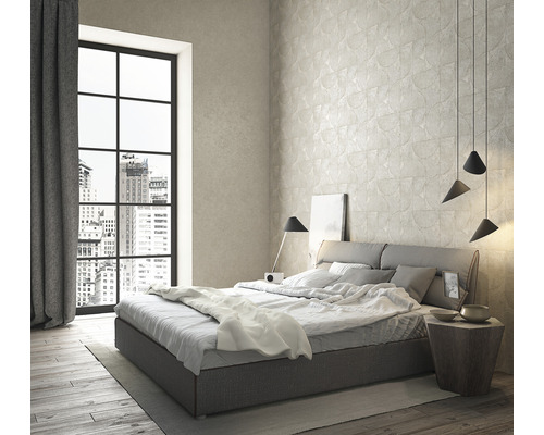 Moderne sovrum med säng, sängbord och stort fönster.