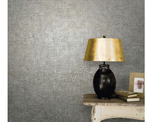 Närbild av en vägg med strukturtapet i ett vardagsrum