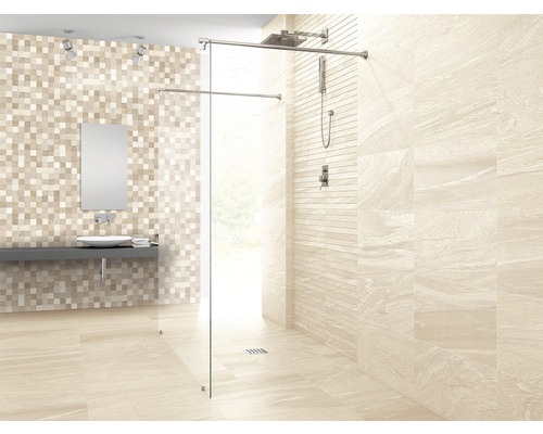 Ljust badrum med duschkabin, handfat och kakel