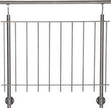 Räcke med metallgaller och rostfria stolpar för trappor och balkonger