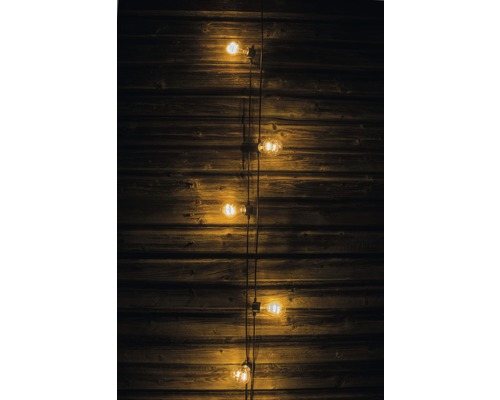 Glödlampor på trävägg