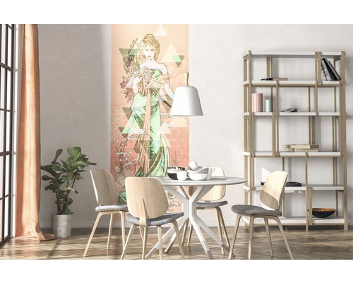 Ljust matrum med matbord, stolar, hylla och väggmålning