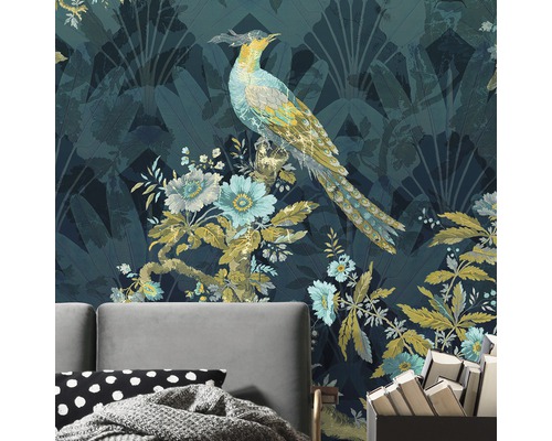 Tapet med fågel- och växtmönster i vardagsrummet