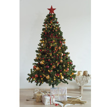 Dekorerad julgran med presenter