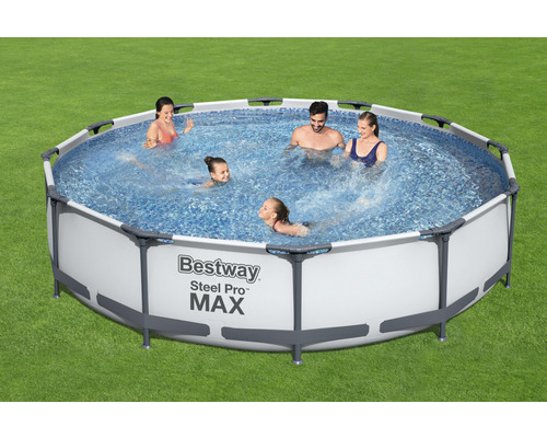 Bestway Steel Pro MAX-rampool med badande personer i trädgården