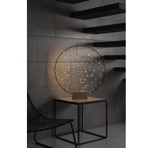 Dekorativ bordslampa med LED-lampor på ett sidobord
