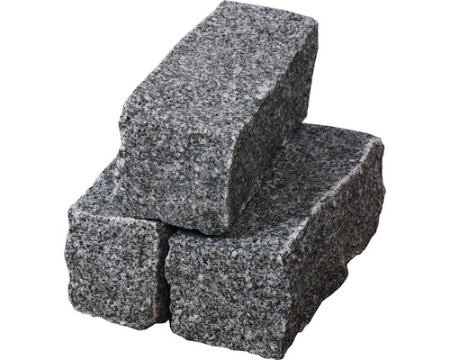 Tre gatstenar av granit