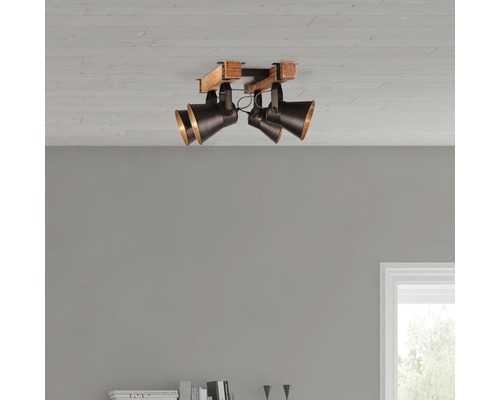 Taklampa med fyra spotlights och träbalkmontering