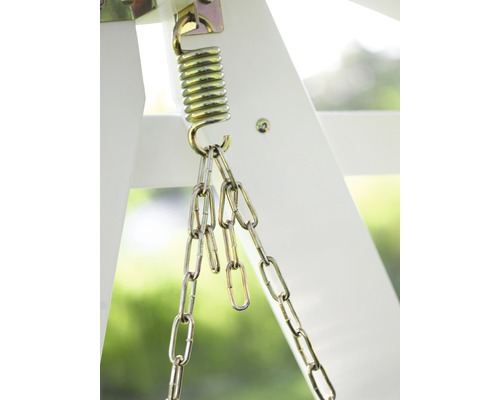 Detalj av en gungupphängning med fjäder och kedja