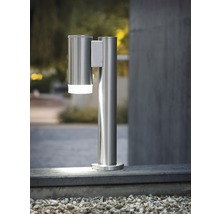 Utomhuslampa i rostfritt stål med rörelsesdetektor på en mur